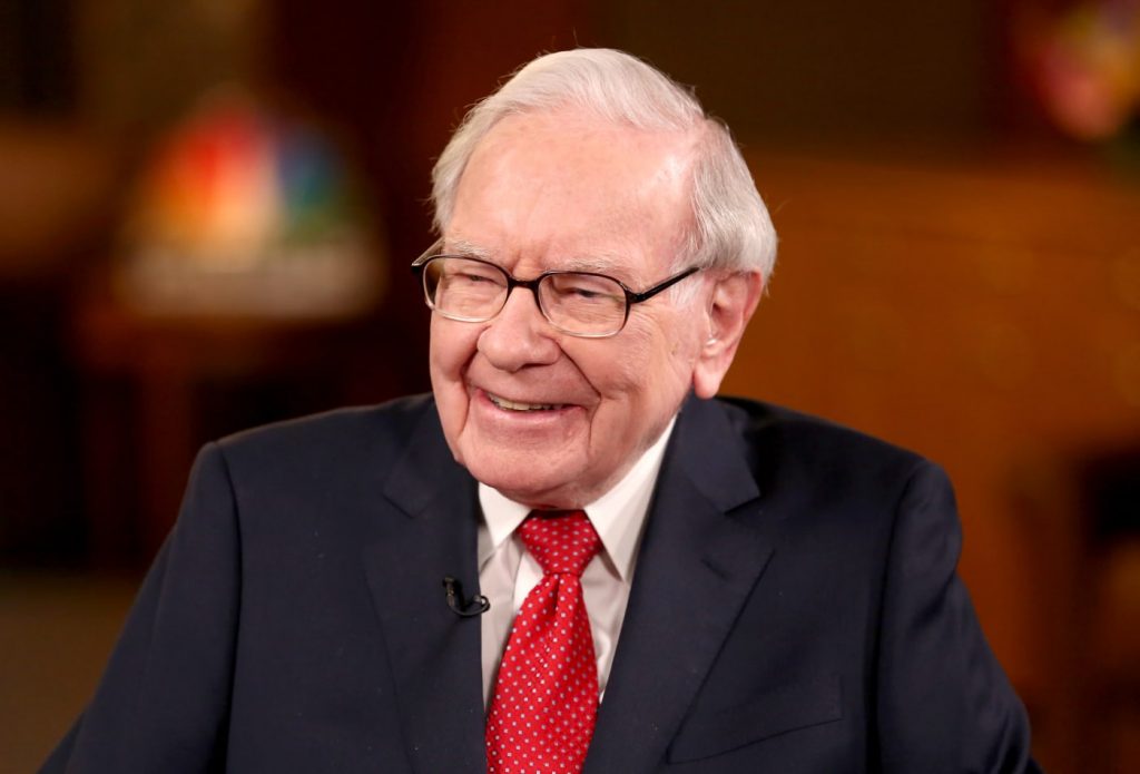 ٦ حكم بليغة من الملياردير واسطورة الاستثمار السيد وران بافيت Warren Buffett في عيد ميلاده التسعين